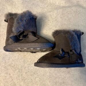 Infant baby gray boots w side bows 0 - 6 months